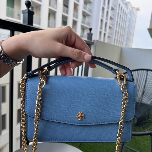 Tory Burch Elegant Blue Handbag with Gold Chain - Picture 2 of 3